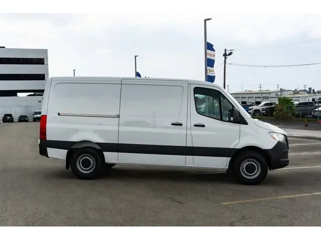 Nuevos MERCEDES-BENZ SPRINTER CARGO VAN à Estados chez autogozo