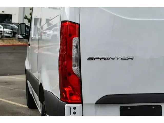 Nuevos MERCEDES-BENZ SPRINTER CARGO VAN à Estados chez autogozo