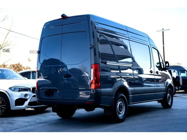 Nuevos MERCEDES-BENZ SPRINTER CARGO VAN à Estados chez autogozo