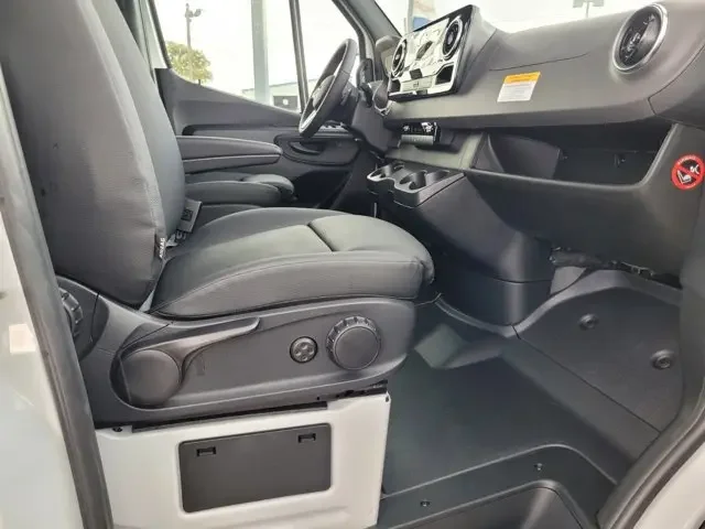 Nuevos MERCEDES-BENZ SPRINTER CARGO VAN à Estados chez autogozo
