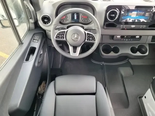 Nuevos MERCEDES-BENZ SPRINTER CARGO VAN à Estados chez autogozo