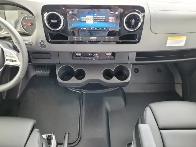 Nuevos MERCEDES-BENZ SPRINTER CARGO VAN à Estados chez autogozo