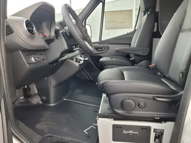 Nuevos MERCEDES-BENZ SPRINTER CARGO VAN à Estados chez autogozo