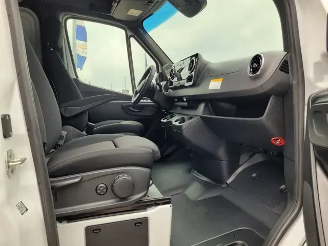 Nuevos MERCEDES-BENZ SPRINTER CARGO VAN à Estados chez autogozo