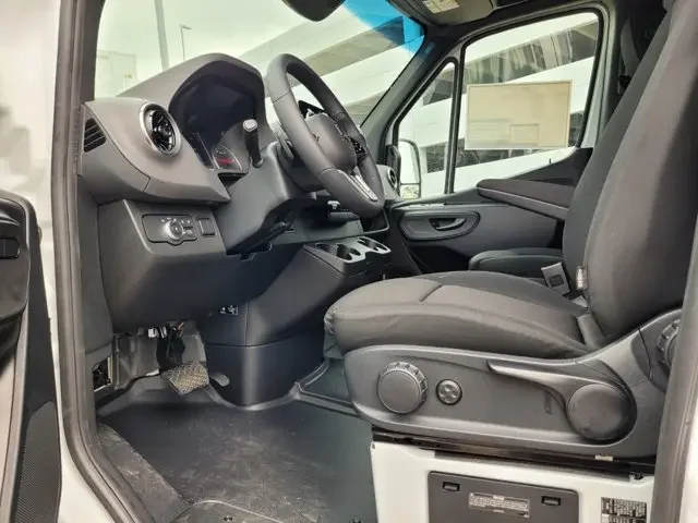 Nuevos MERCEDES-BENZ SPRINTER CARGO VAN à Estados chez autogozo