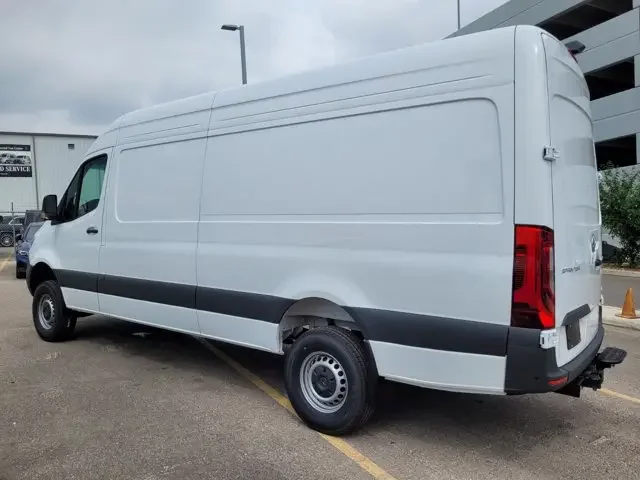 Nuevos MERCEDES-BENZ SPRINTER CARGO VAN à Estados chez autogozo