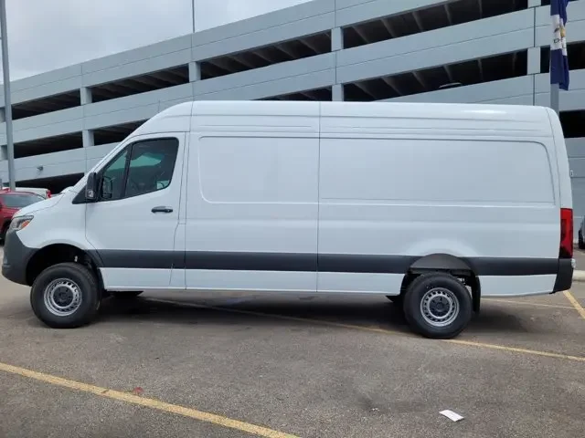 Nuevos MERCEDES-BENZ SPRINTER CARGO VAN à Estados chez autogozo