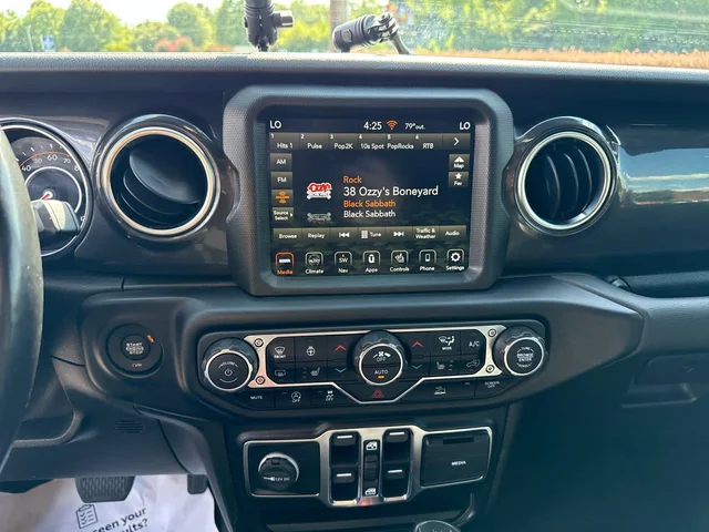 SEMINUEVOS JEEP Wrangler at Matthews in Liberty Buick GMC