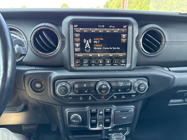 SEMINUEVOS JEEP Wrangler at Matthews in Liberty Buick GMC