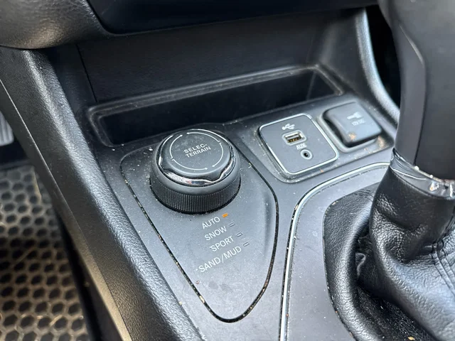 SEMINUEVOS JEEP Cherokee at Mt Airy in Mount Airy Toyota