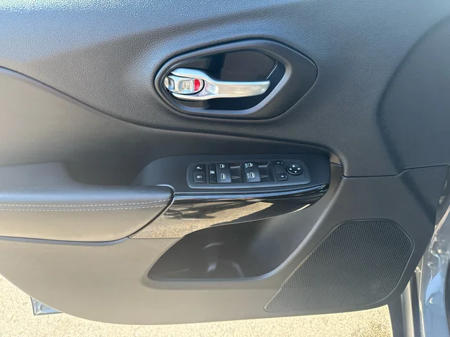 SEMINUEVOS JEEP Cherokee a Estados en autogozo
