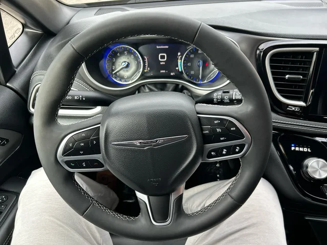 SEMINUEVOS CHRYSLER Pacifica a Estados en autogozo