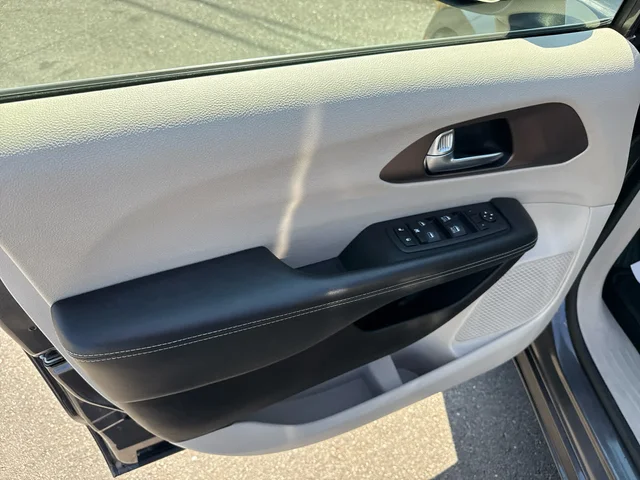 SEMINUEVOS CHRYSLER Voyager at Matthews in Liberty Buick GMC