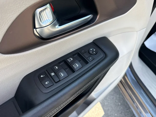 SEMINUEVOS CHRYSLER Voyager at Matthews in Liberty Buick GMC
