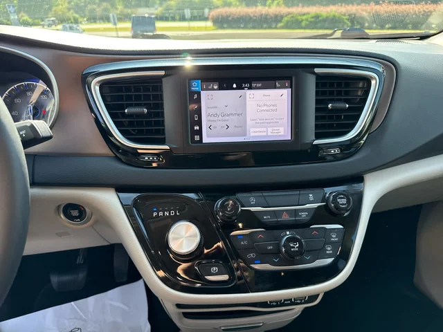 SEMINUEVOS CHRYSLER Voyager at Matthews in Liberty Buick GMC