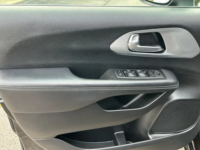 SEMINUEVOS CHRYSLER Pacifica a Estados en autogozo