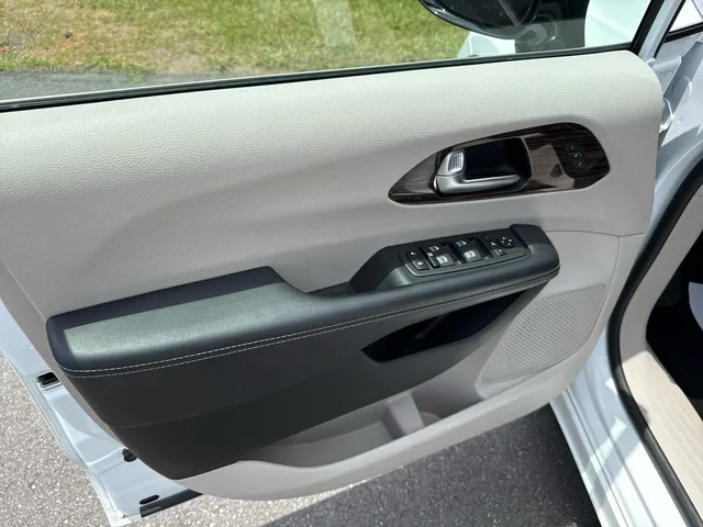 SEMINUEVOS CHRYSLER Pacifica at Matthews in Liberty Buick GMC