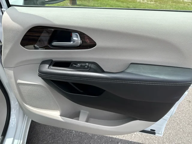 SEMINUEVOS CHRYSLER Pacifica at Matthews in Liberty Buick GMC