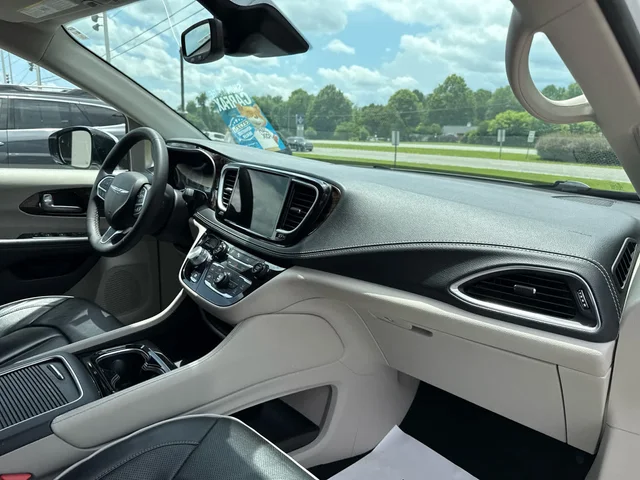 SEMINUEVOS CHRYSLER Pacifica at Matthews in Liberty Buick GMC