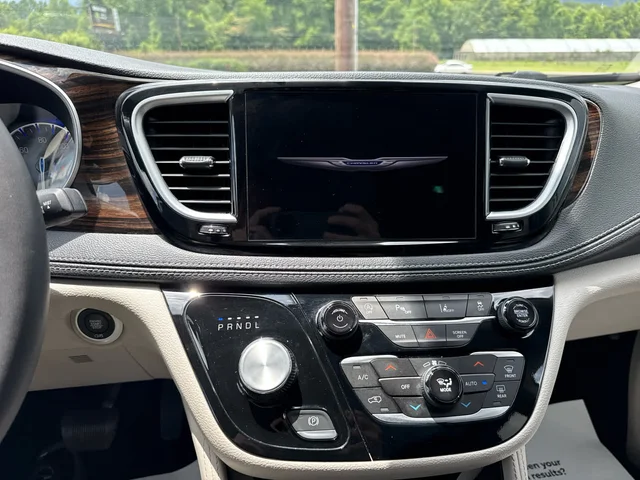 SEMINUEVOS CHRYSLER Pacifica at Matthews in Liberty Buick GMC