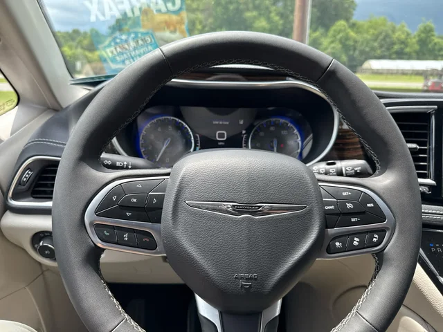 SEMINUEVOS CHRYSLER Pacifica at Matthews in Liberty Buick GMC
