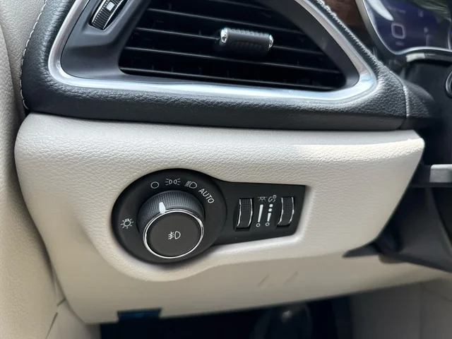 SEMINUEVOS CHRYSLER Pacifica at Matthews in Liberty Buick GMC