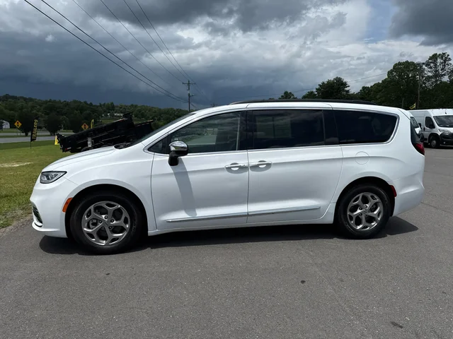 SEMINUEVOS CHRYSLER Pacifica at Matthews in Liberty Buick GMC