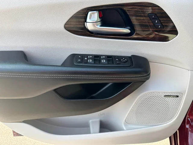 SEMINUEVOS CHRYSLER Pacifica a Estados en autogozo