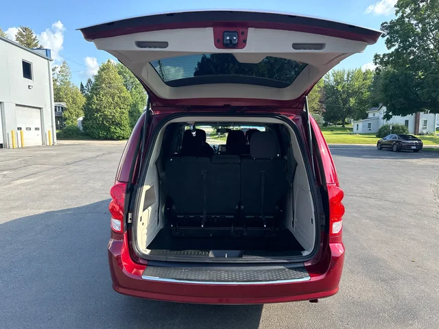 SEMINUEVOS DODGE Grand Caravan a Estados en autogozo