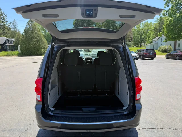 SEMINUEVOS DODGE Grand Caravan a Estados en autogozo