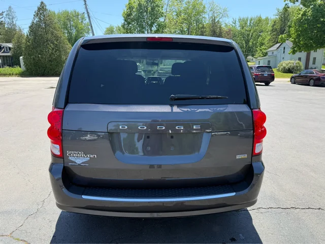 SEMINUEVOS DODGE Grand Caravan a Estados en autogozo