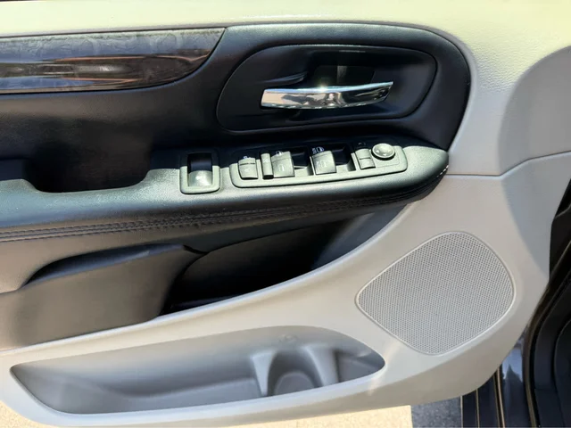 SEMINUEVOS DODGE Grand Caravan a Estados en autogozo