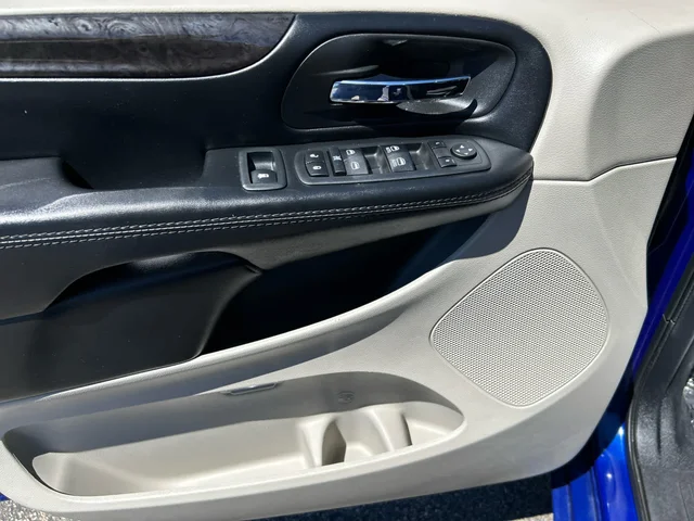 SEMINUEVOS DODGE Grand Caravan a Estados en autogozo