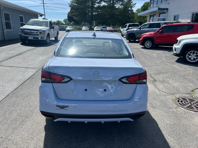 SEMINUEVOS NISSAN Versa a Estados en autogozo
