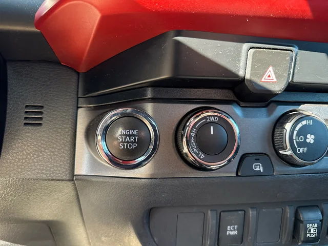 SEMINUEVOS TOYOTA Tacoma at Matthews in Liberty Buick GMC