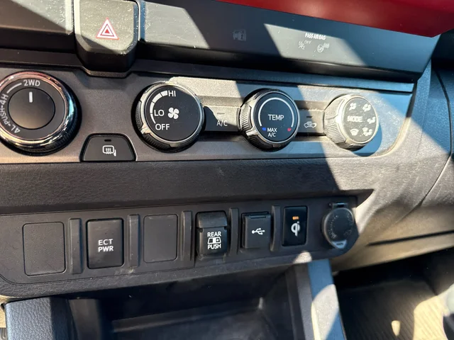 SEMINUEVOS TOYOTA Tacoma at Matthews in Liberty Buick GMC