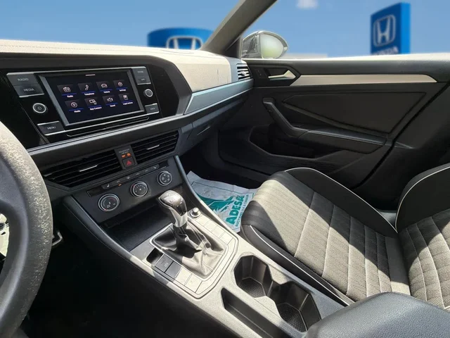 SEMINUEVOS VOLKSWAGEN Jetta a Estados en autogozo