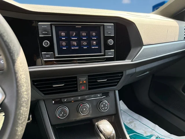 SEMINUEVOS VOLKSWAGEN Jetta a Estados en autogozo