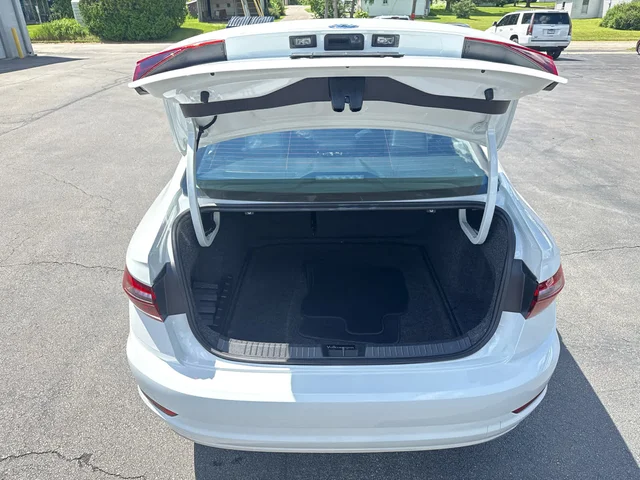 SEMINUEVOS VOLKSWAGEN Jetta a Estados en autogozo