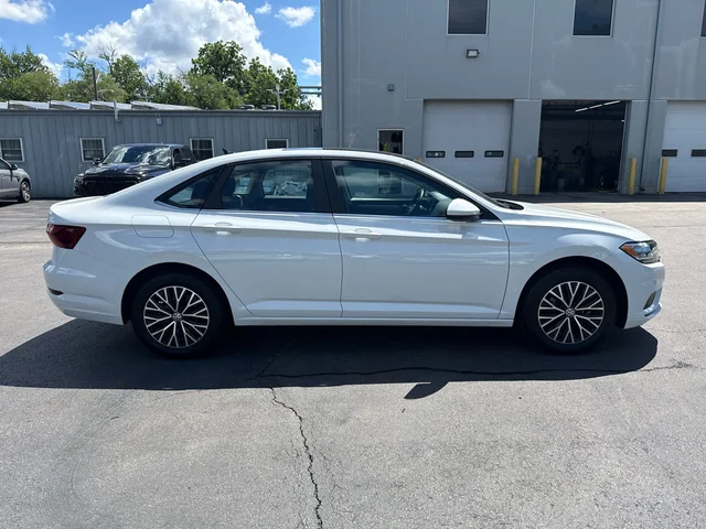 SEMINUEVOS VOLKSWAGEN Jetta a Estados en autogozo