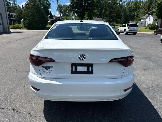 SEMINUEVOS VOLKSWAGEN Jetta a Estados en autogozo
