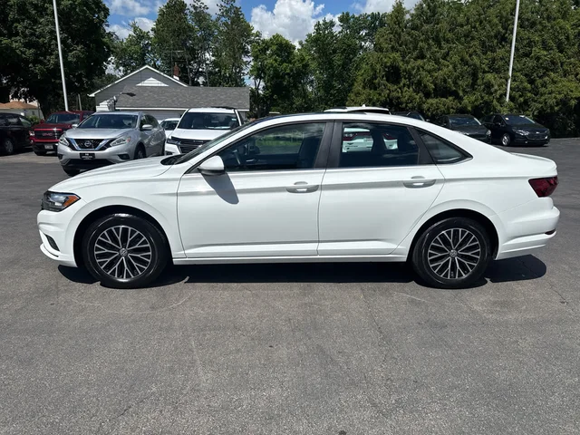 SEMINUEVOS VOLKSWAGEN Jetta a Estados en autogozo