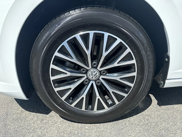 SEMINUEVOS VOLKSWAGEN Jetta a Estados en autogozo