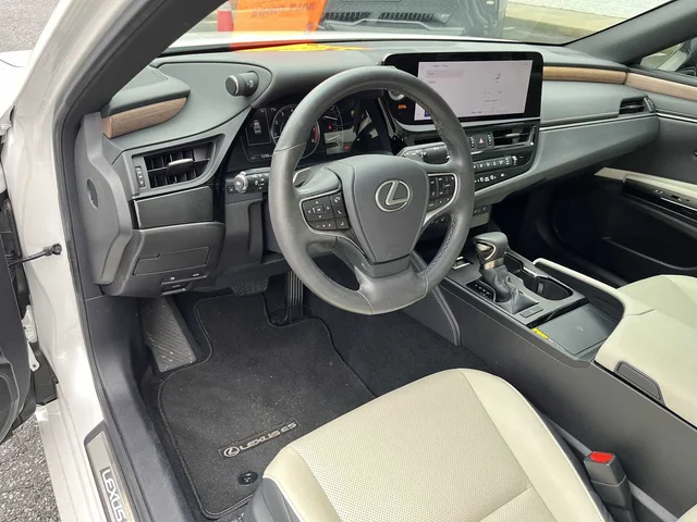 SEMINUEVOS LEXUS ES at Mt Airy in Mount Airy Toyota