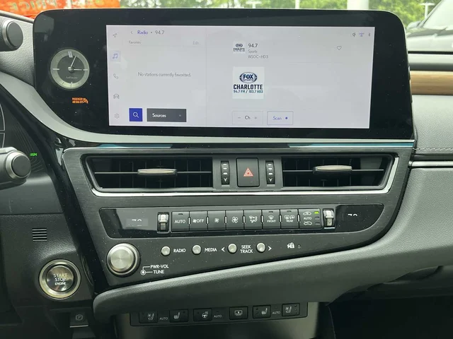 SEMINUEVOS LEXUS ES at Mt Airy in Mount Airy Toyota