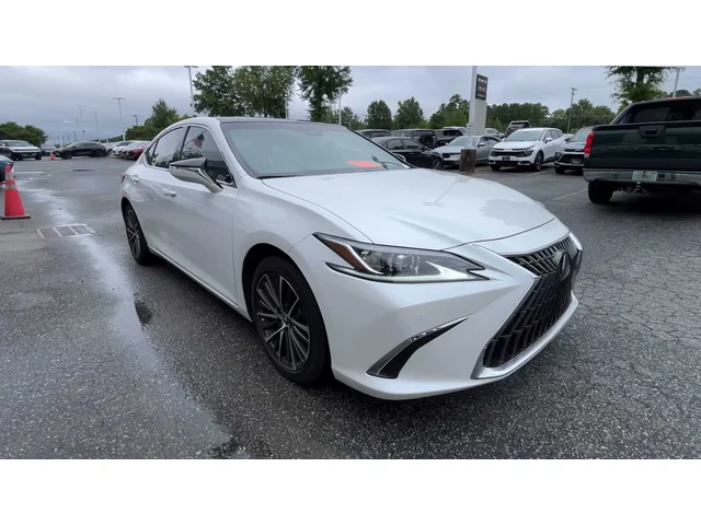 SEMINUEVOS LEXUS ES at Mt Airy in Mount Airy Toyota