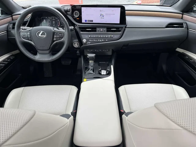 SEMINUEVOS LEXUS ES at Mt Airy in Mount Airy Toyota