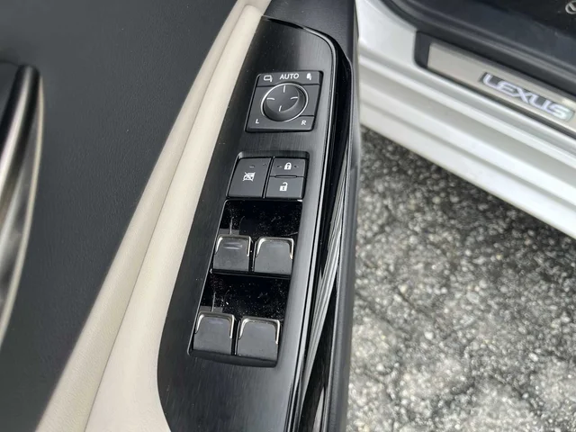 SEMINUEVOS LEXUS ES at Mt Airy in Mount Airy Toyota