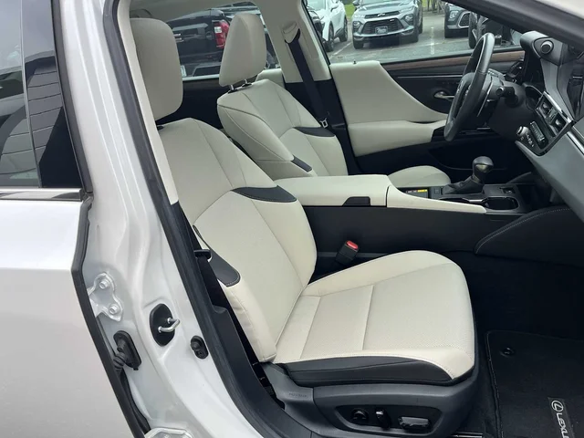 SEMINUEVOS LEXUS ES at Mt Airy in Mount Airy Toyota
