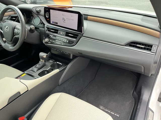 SEMINUEVOS LEXUS ES at Mt Airy in Mount Airy Toyota